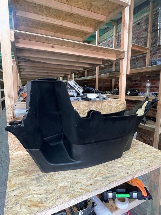 Обшивка багажника Tesla Y