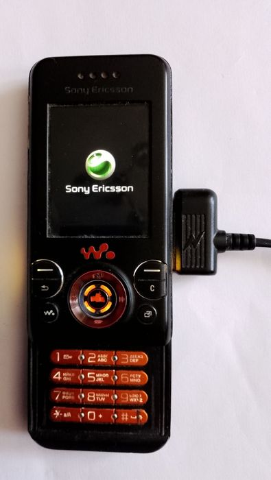Продам ретро телефон Soni Ericsson W580i.