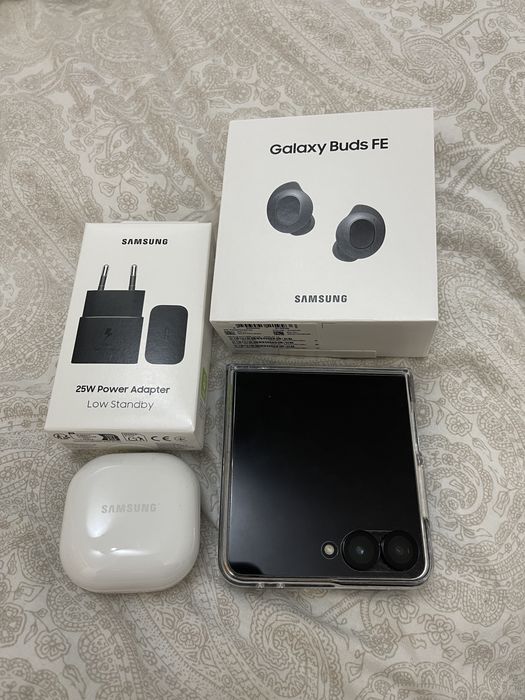 Samsung Z Flip 7 256GB + Galaxy Buds Fe