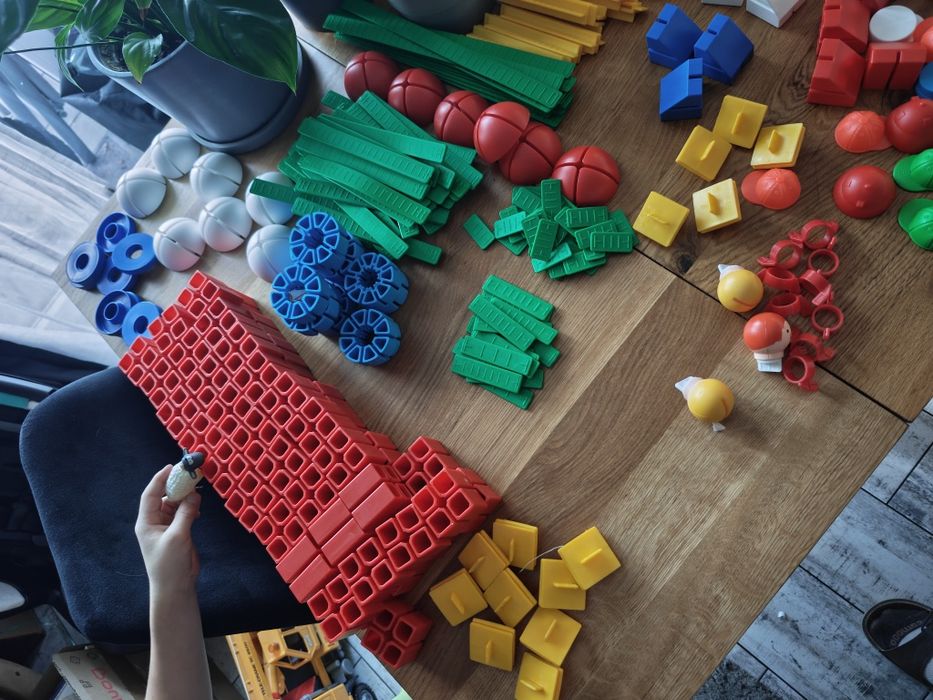 Klocki konstrukcyjne 3D Top Express 375 el. W kuferku Jak nowe