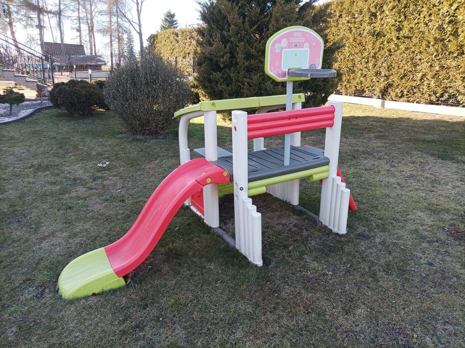 Domek Smoby ze zjeżdżalnią