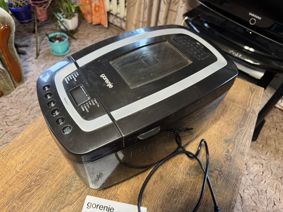 Хлібопічка Gorenje BM1200BK