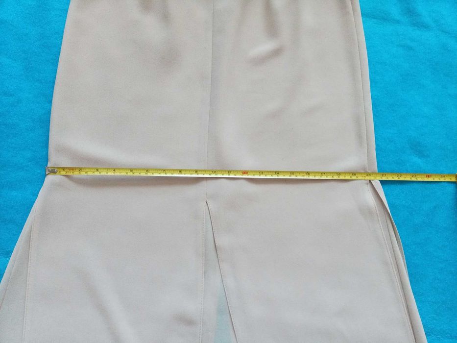 Длинная юбка бежевого цвета (спідниця)