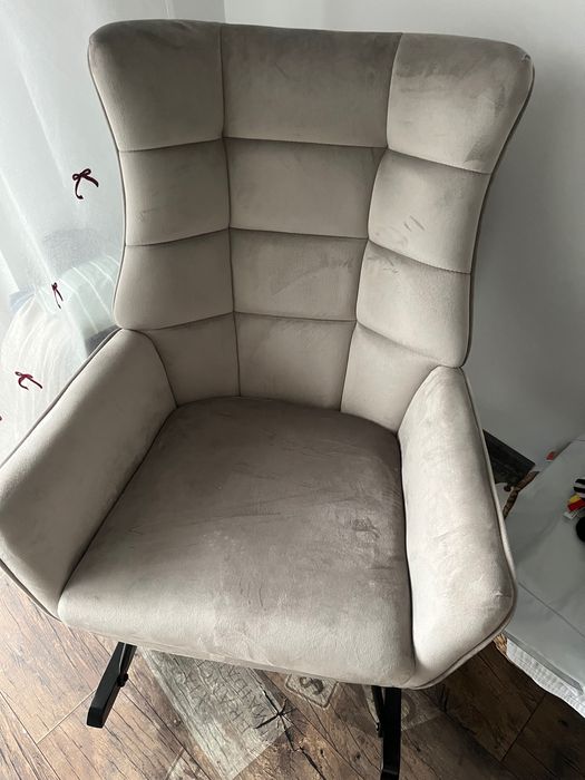 Fotel bujany. Stan bardzo dobry, tylko obdarte nóżki.