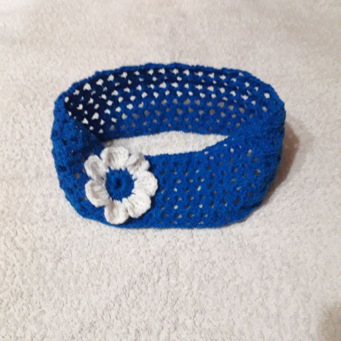 Nowa niebieska opaska na głowę robiona na szydełku