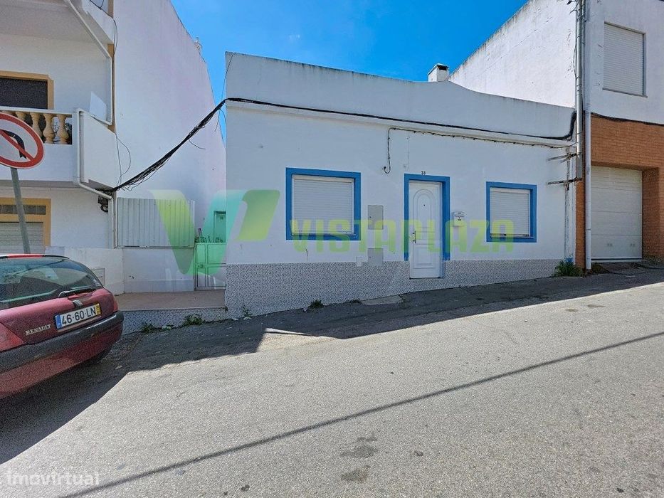Casa Térrea com Anexo e Quintal em Zona Tranquila da Pedra Mourinha...