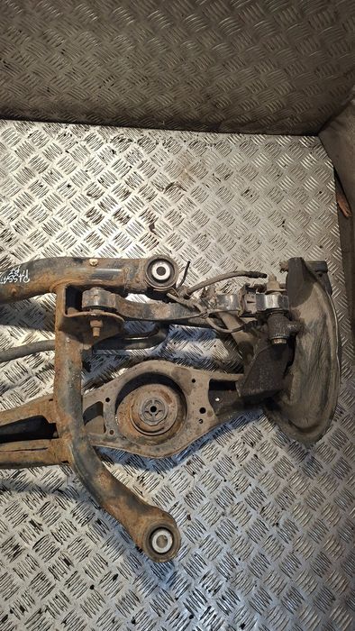 Belka Zawieszenia Tył Vw Passat B7