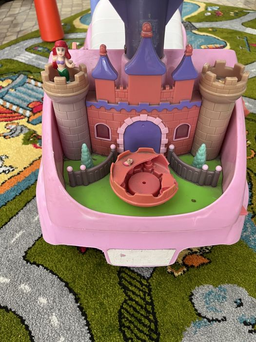 Толокар машина для дівчинки