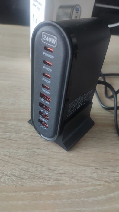 Szybka ładowarka lapto żep telefon 240W 8 portów USB C + 3 kable