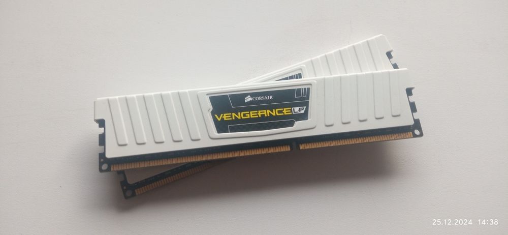 Оперативна пам'ять Corsair DDR3L 8GB (2×4 GB)