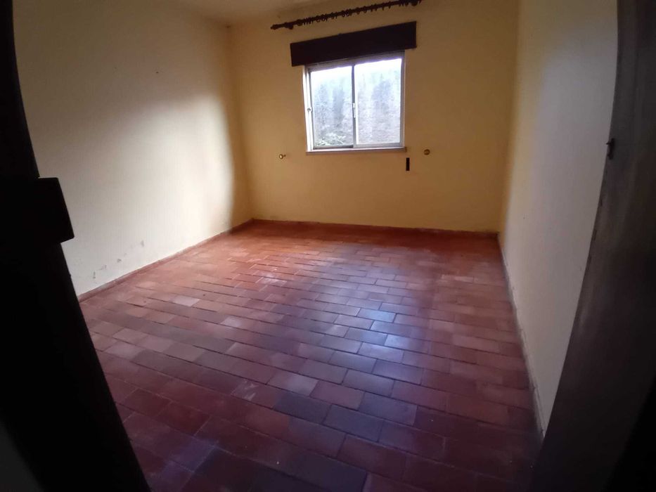 Moradias e terreno para venda - 843 m2 - Cruz da Légua - Porto de Mós