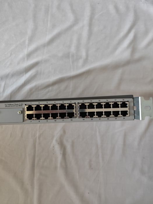 HP 24-port Switch64585482208257123