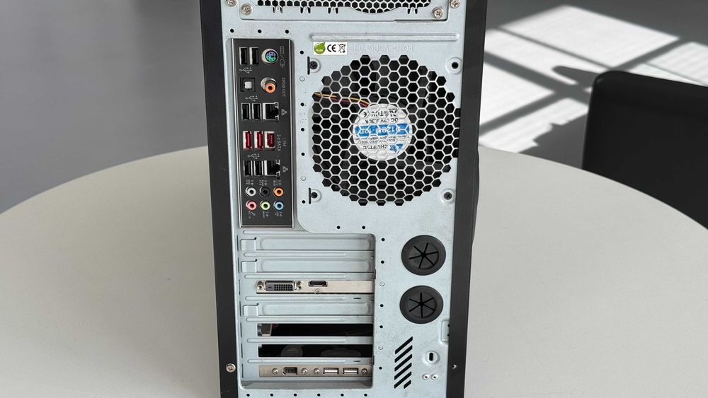 Computador TSUNAMI (Xeon, NVIDIA GeForce, Windows 10 PRO) - Servidor