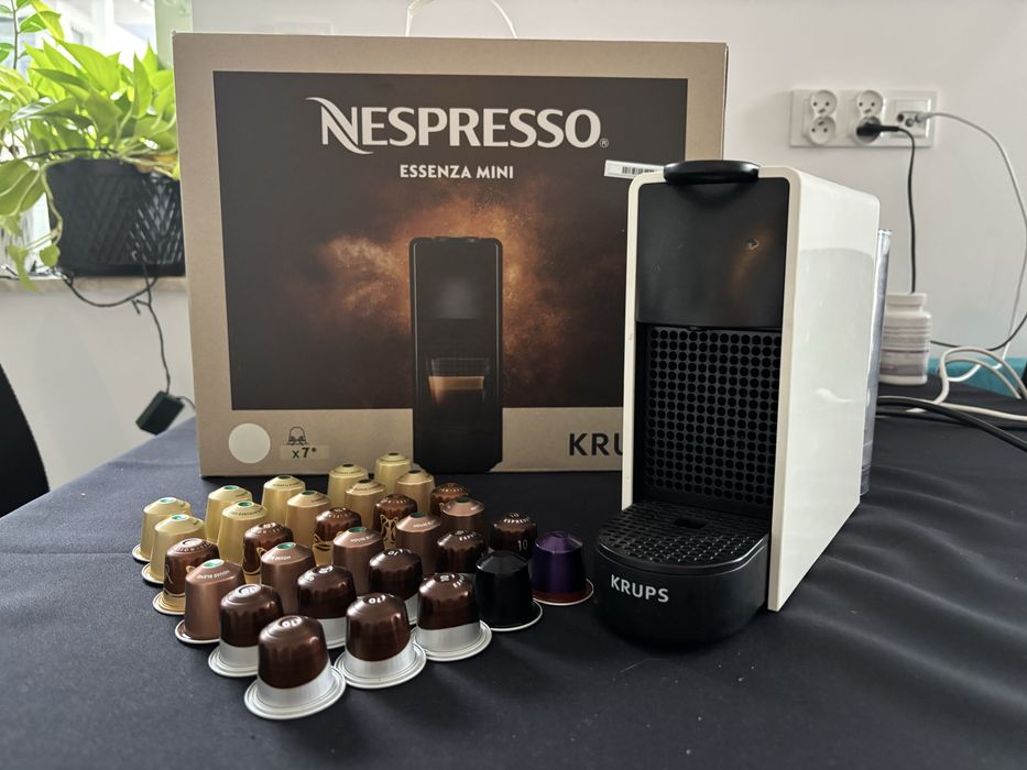 Ekspres do kawy Nespresso Essenza Mini + kapsułki