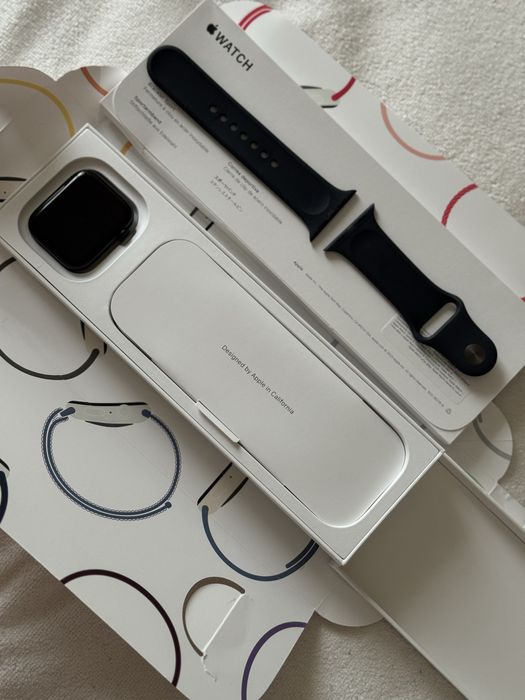 Watch SE Apple Midnight 44mm Sport Band