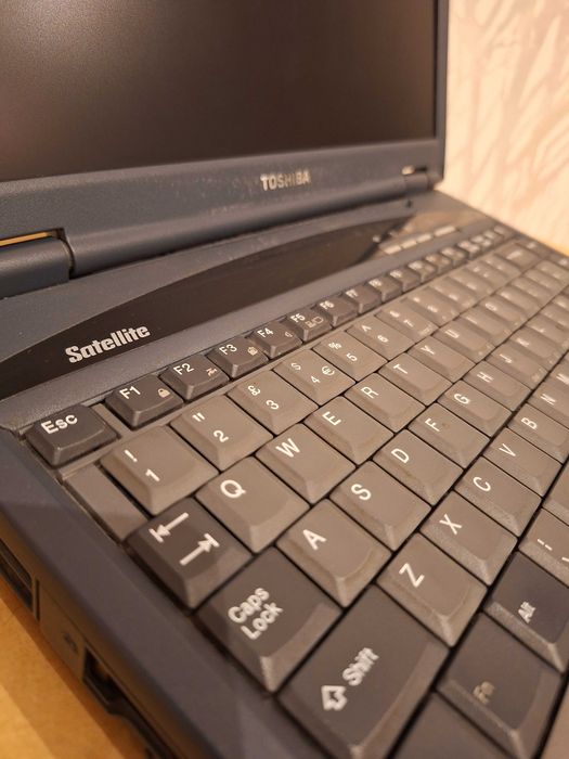 Komputer TOSHIBA Satellite S1800‑554 + stacja dyskietek 3,5" – KLASYK