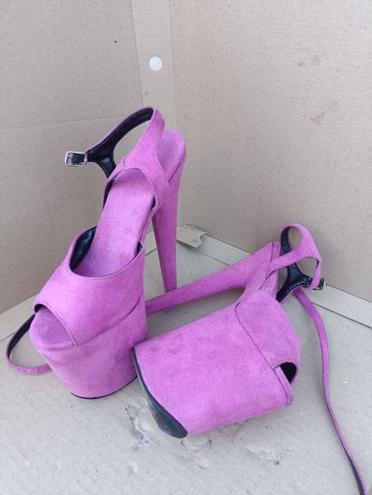 «стрипы» Socialite Stiletto