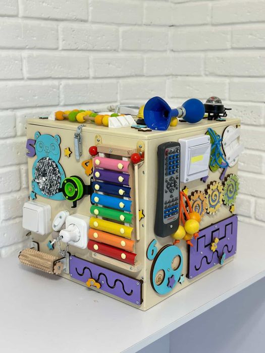 Бізікуб Бізіборд