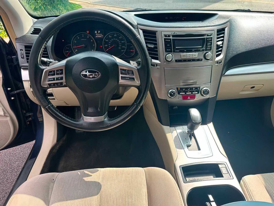 Subaru Outback 2.5i Limited      2013