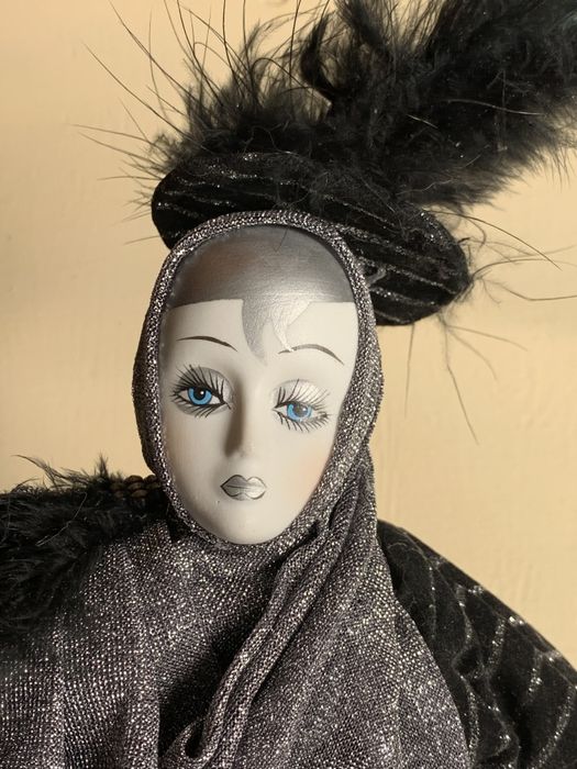 Венецианский фарфоровый арлекин.