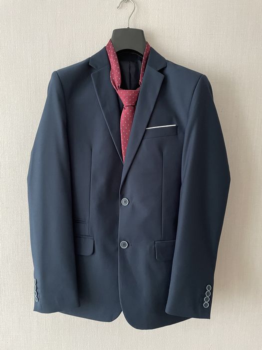 Garnitur +krawat, pokrowiec