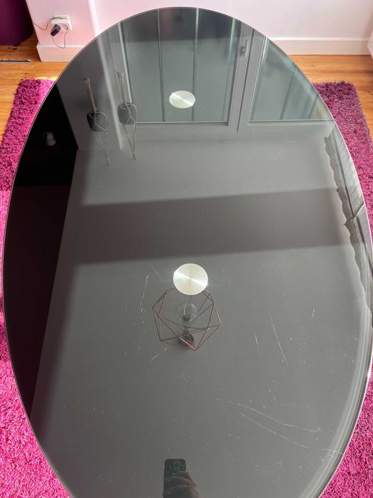 Mesa de Jantar oval com tampo em vidro
