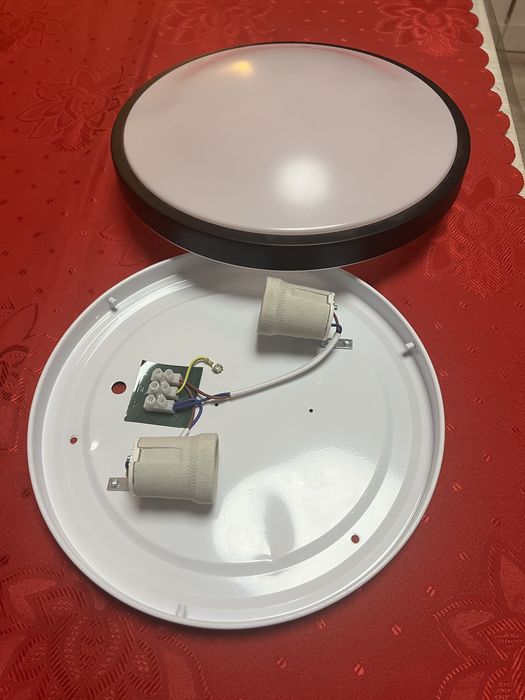 Plafon  do łazienki lub korytarza.