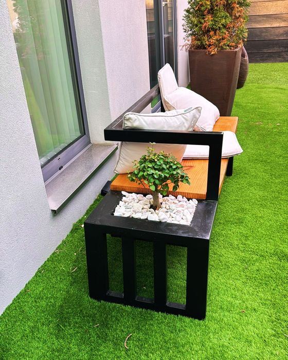 Banco de Jardim com espaço para colocar vaso de jardim