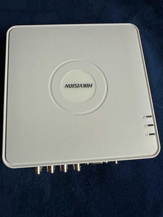 Видеорегистратор 8 канальный HikVision DS-7108HQHI-K1