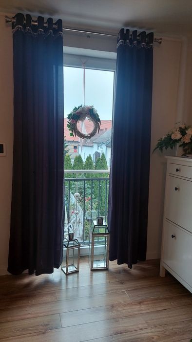 Przelotki, zasłony zaciemniające w kolorze fioletowym