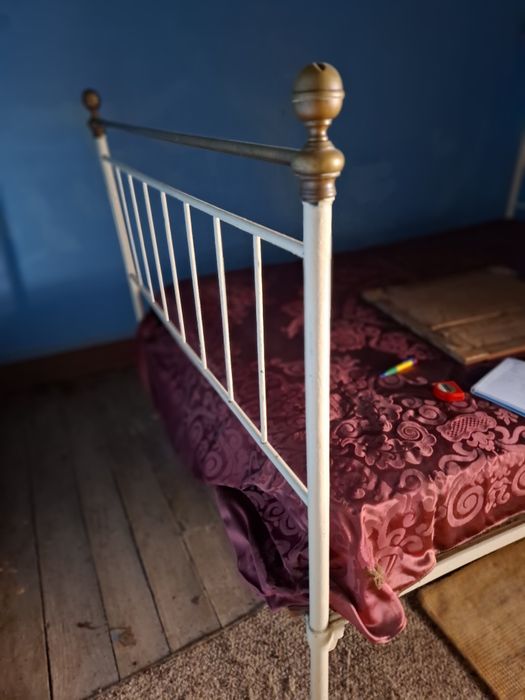 Camas em ferro em bom estado