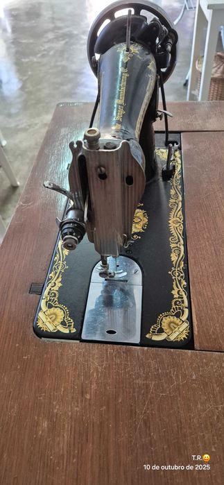Maquina de costura SINGER antiga