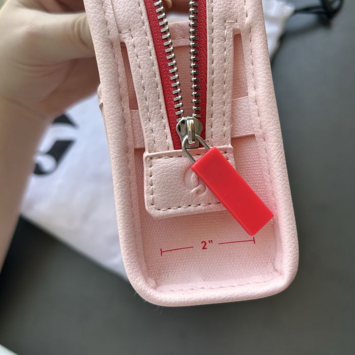 Glossier mini косметичка з офіційного сайту