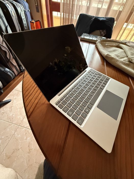 Microsoft Surface Laptop Go 10th Gen. (Com estojo da TUCANO)