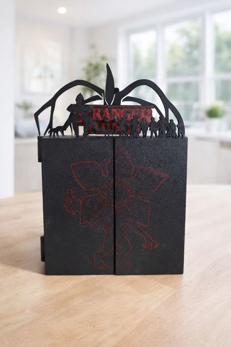 Półka/ekspozytor na figurki Stranger Things-Kinder Joy + GRATIS!