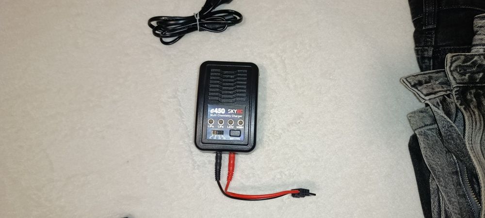 SKYRC e450 Charger + Gens Ace Bashing 5000mAh 50C LiPo - Like New
