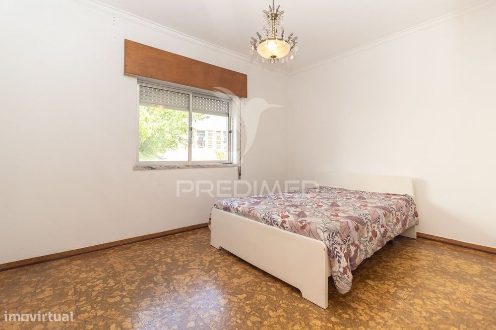 Apartamento T2 com 2 Marquises ,4 Caminhos em Setúbal.