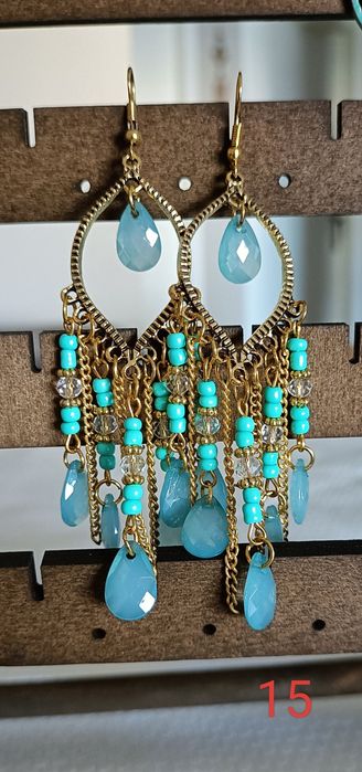 Brincos novos variados