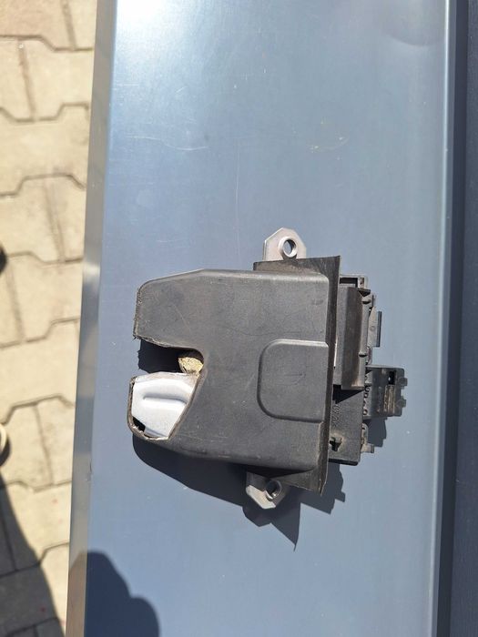Zamek Tylnej Klapy Bagażnika Ford Focus MK3