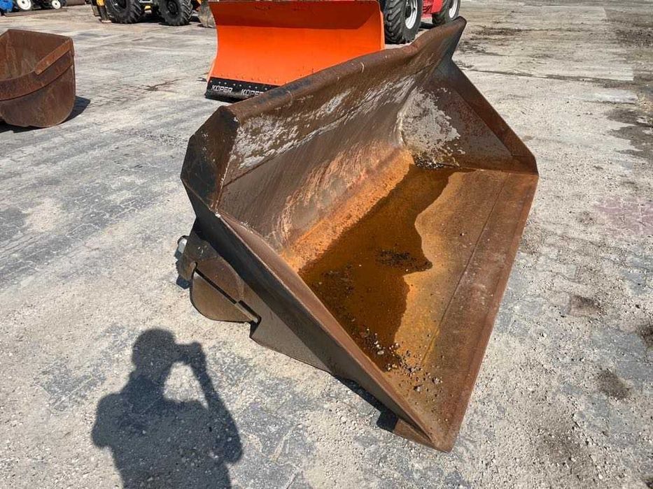 Łyżka hydrauliczna z siłownikiem