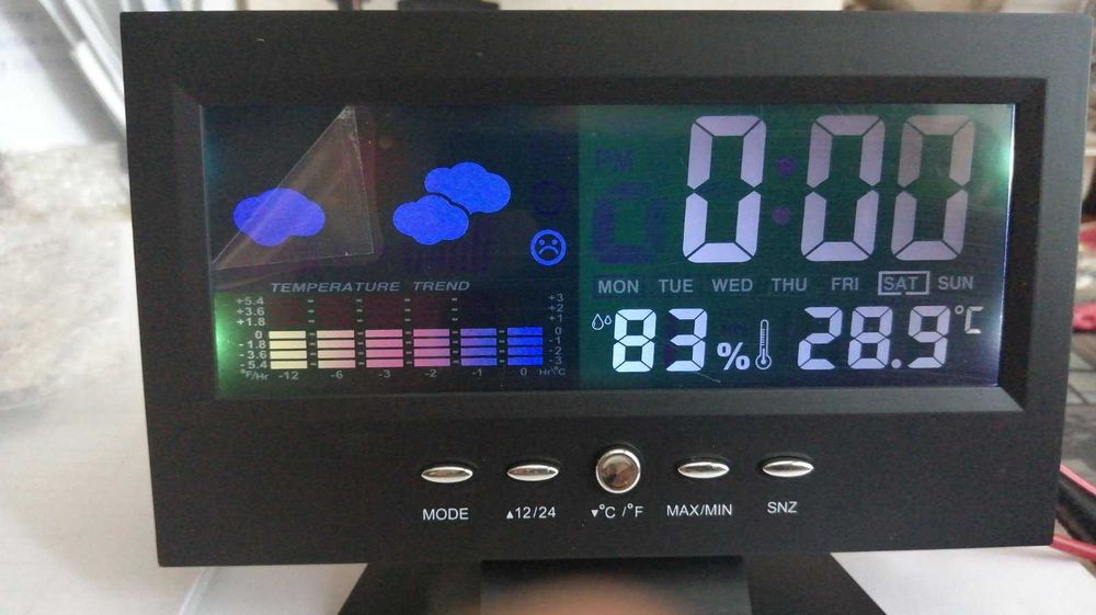 Электронная настольная метеостанция часы