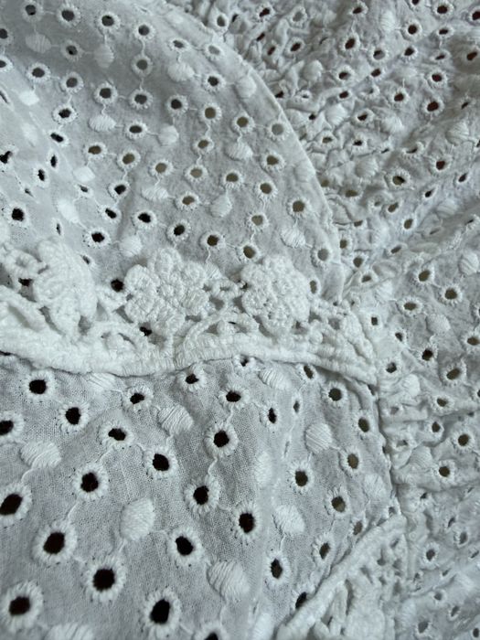Włoska koszulka bluzka ażurowa z falbaną na ramiączkach boho