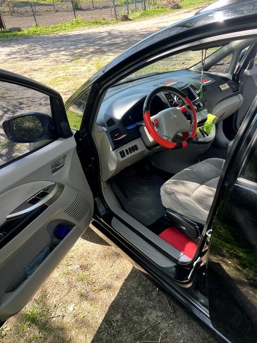 Mitsubishi Grandis 2.4 автомат газ бензи.н