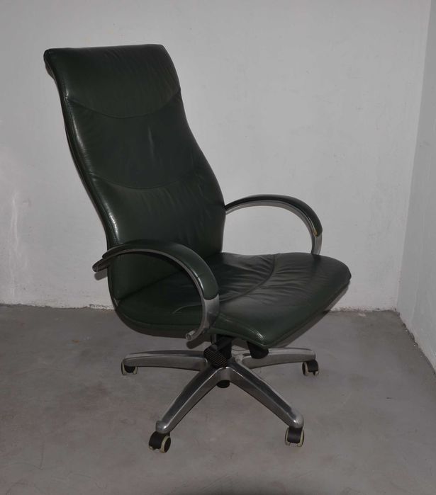 Fotel biurowy, zielona skóra, podstawa jezdna, Profim
