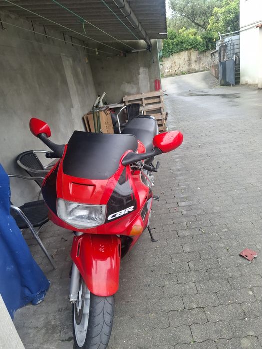 CBR 600 rr 1992 F2  anda bem...