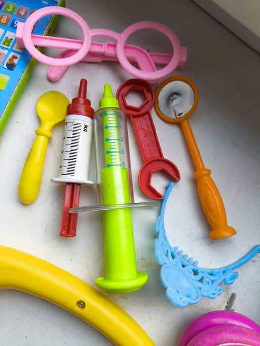 Продам всі іграшки в одні руки телефон і молоток музичні