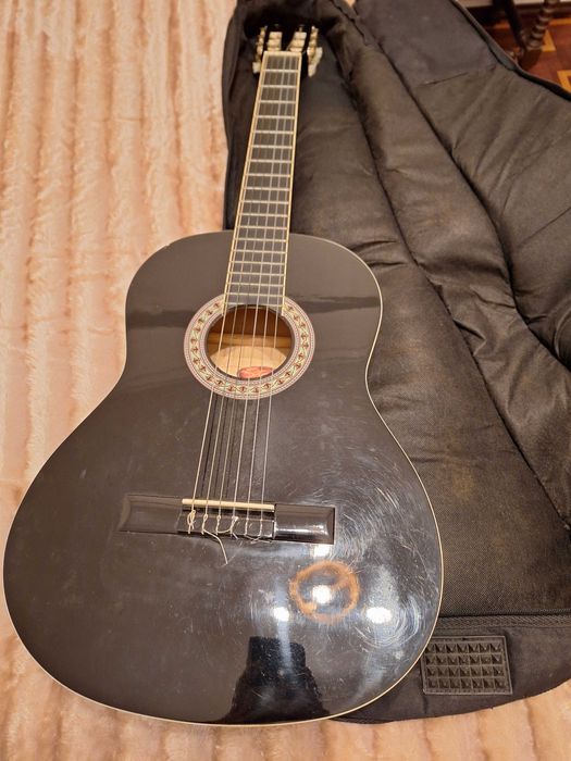 Guitarra manual com estojo completo