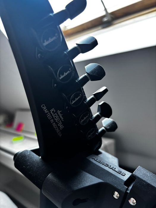 Gitara Jackson KVXMG King V Satin Black