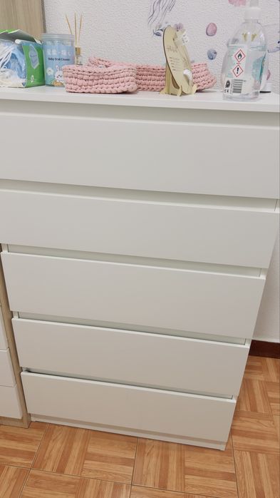 2 comodas (1 nova e uma mais usada) 70€ e 40€