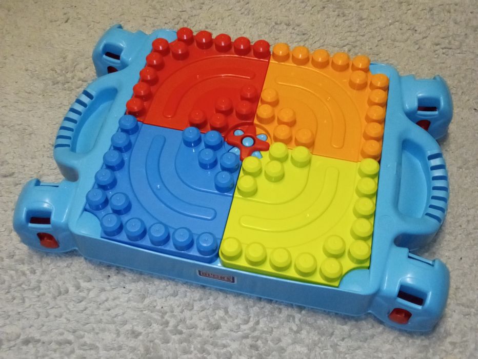 Stolik MEGA BLOKS + 50 klocków